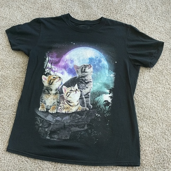 Buzz Tops - 🥭 Black Cat Moon  T-Shirt